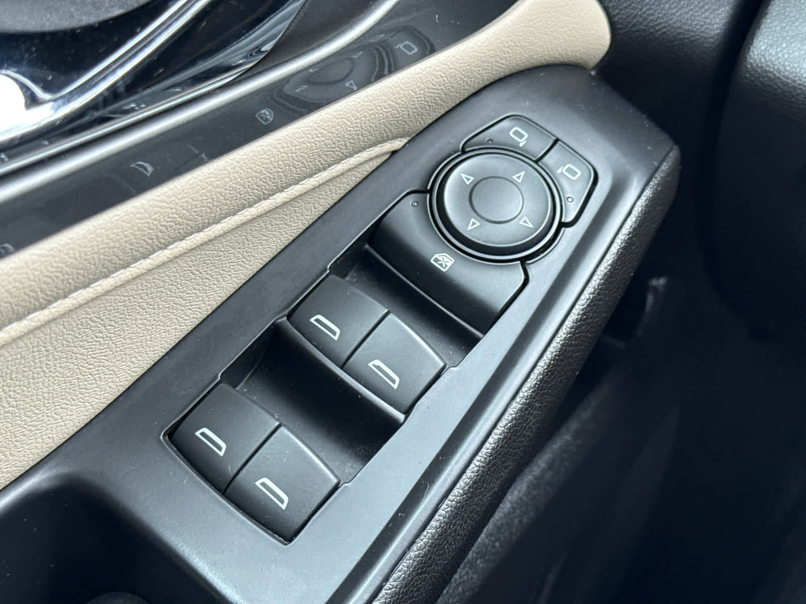 Used 2023 Chevrolet Traverse LS image 24