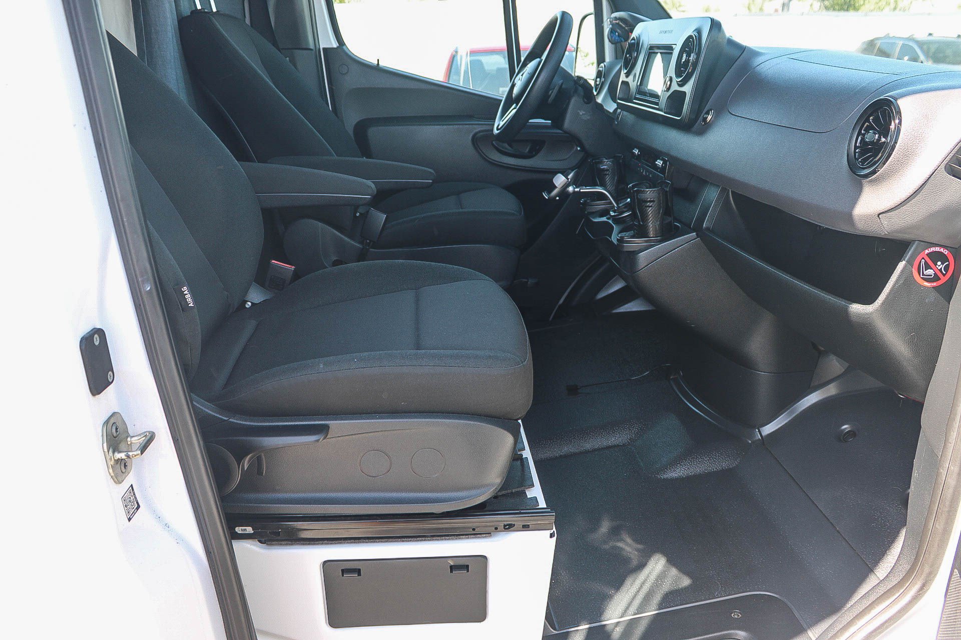 Used 2019 Mercedes-Benz Sprinter 144 Cargo image 18