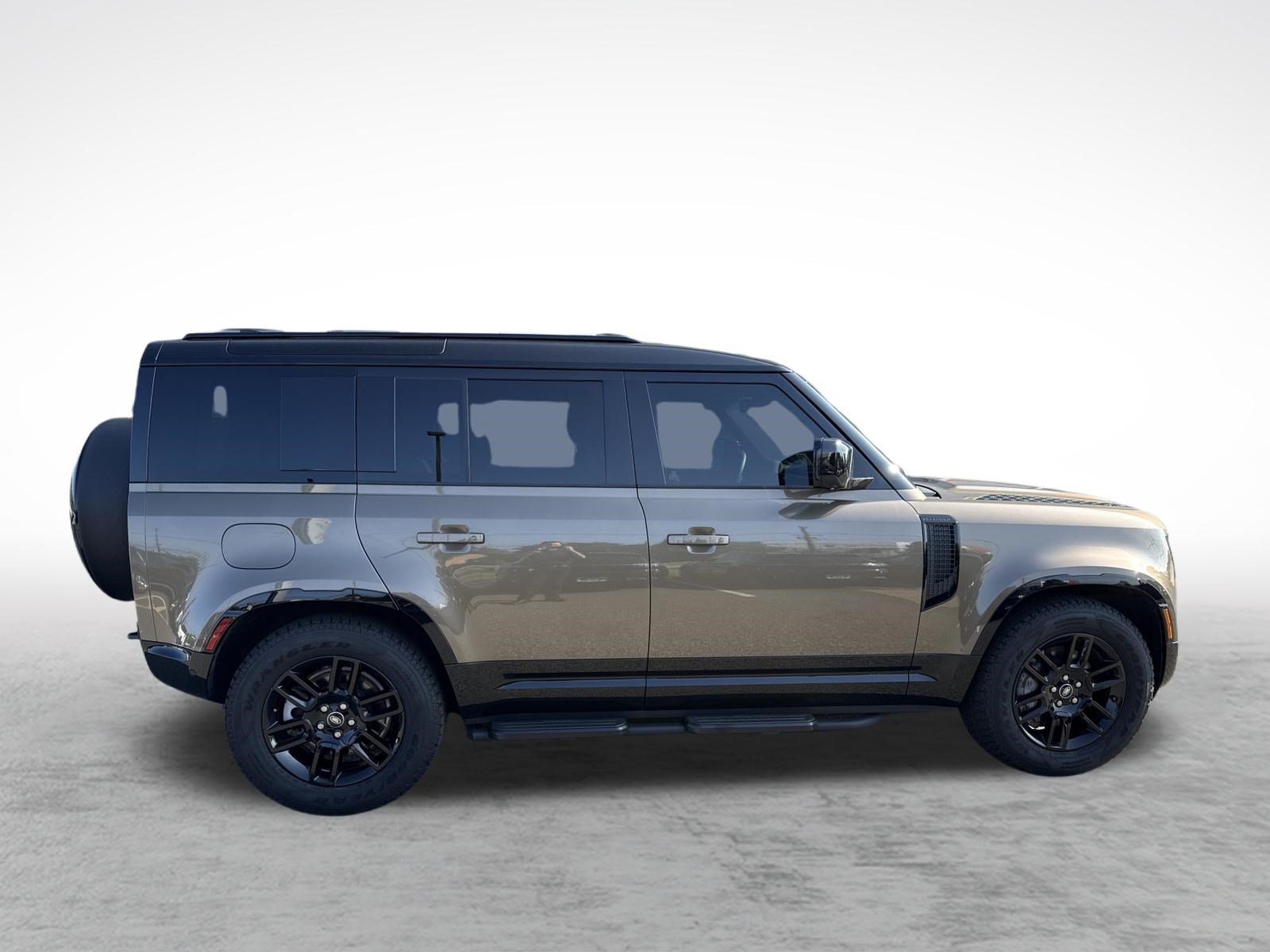Used 2025 Land Rover Defender 110 X-Dynamic SE AWD/4WD image 12