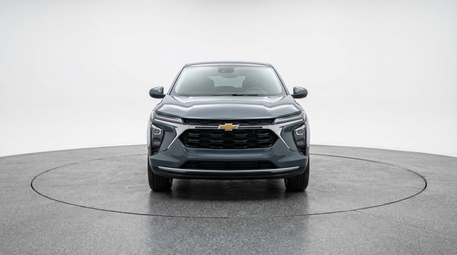 Used 2025 Chevrolet Trax LT FWD image 2