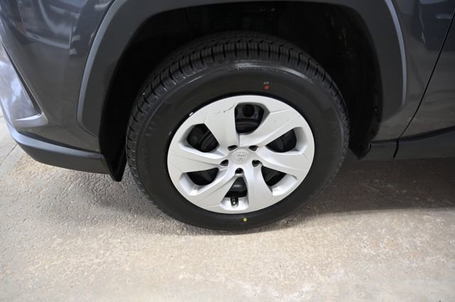 Used 2024 Toyota RAV4 LE AWD/4WD image 29