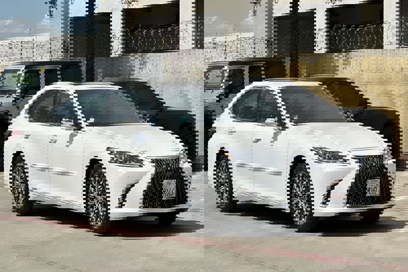 Used 2019 Lexus ES 300h w/ Premium Package image 10