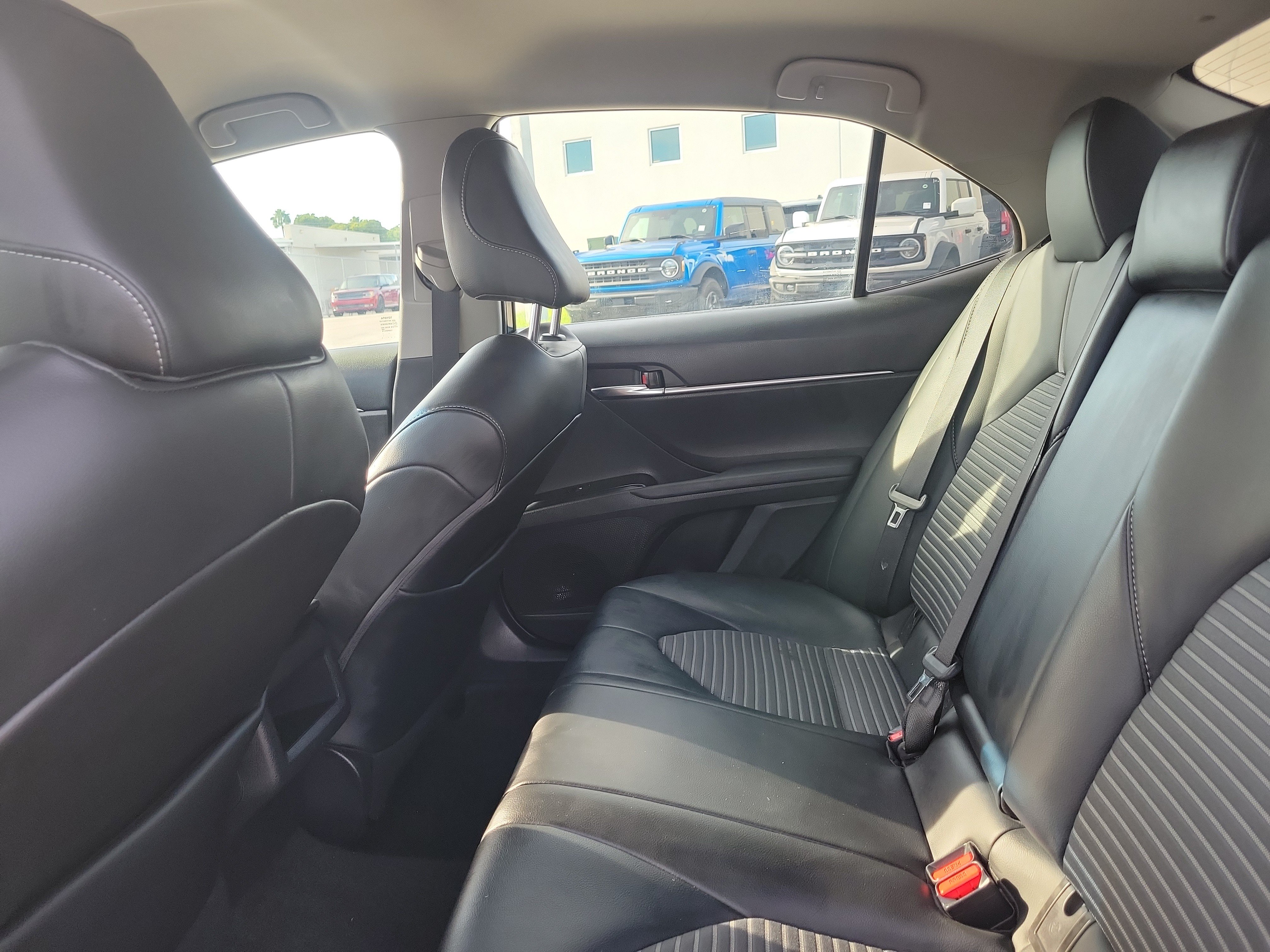 Used 2020 Toyota Camry SE FWD image 14