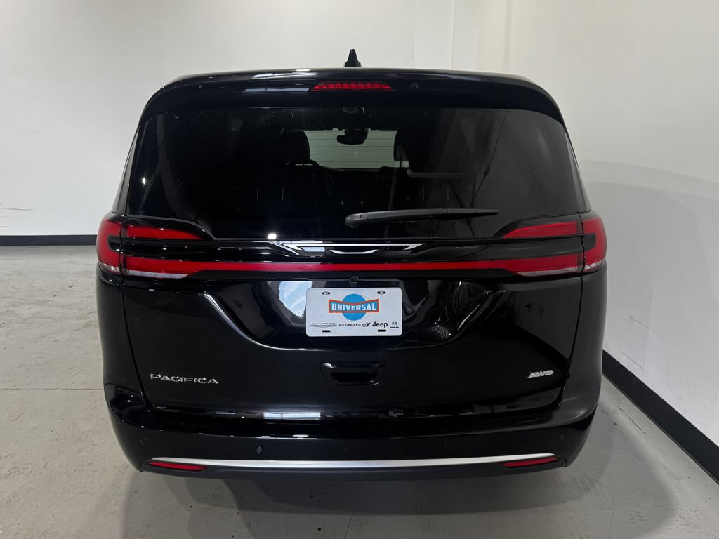 New 2027 Chrysler Pacifica Select w/ Family Tech Group AWD/4WD image 26