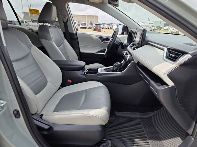 Used 2020 Toyota RAV4 XLE Premium image 26
