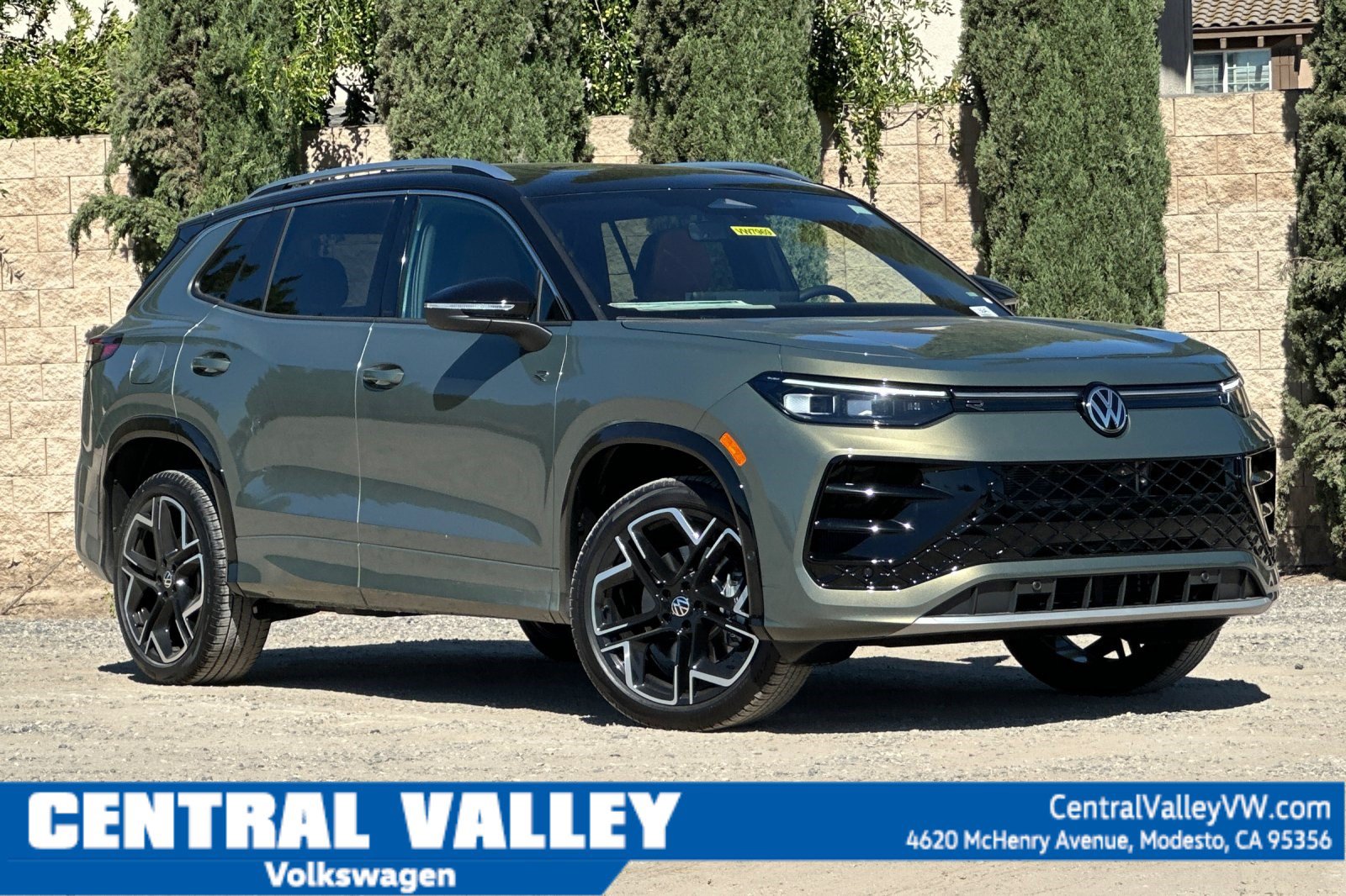 New 2026 Volkswagen Tiguan SEL R-Line AWD/4WD image 1