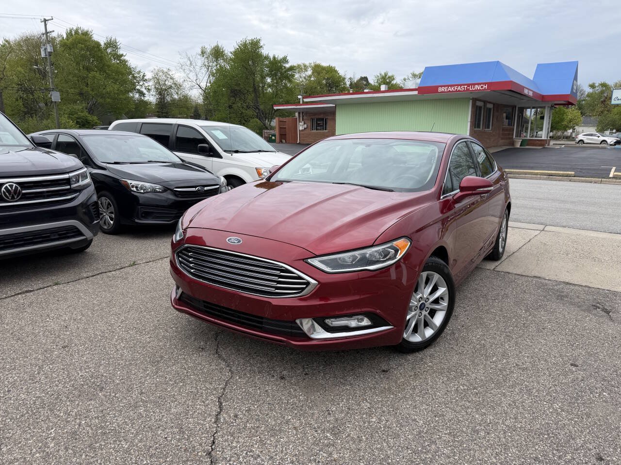 Used 2017 Ford Fusion SE w/ Fusion SE Technology Package FWD image 3