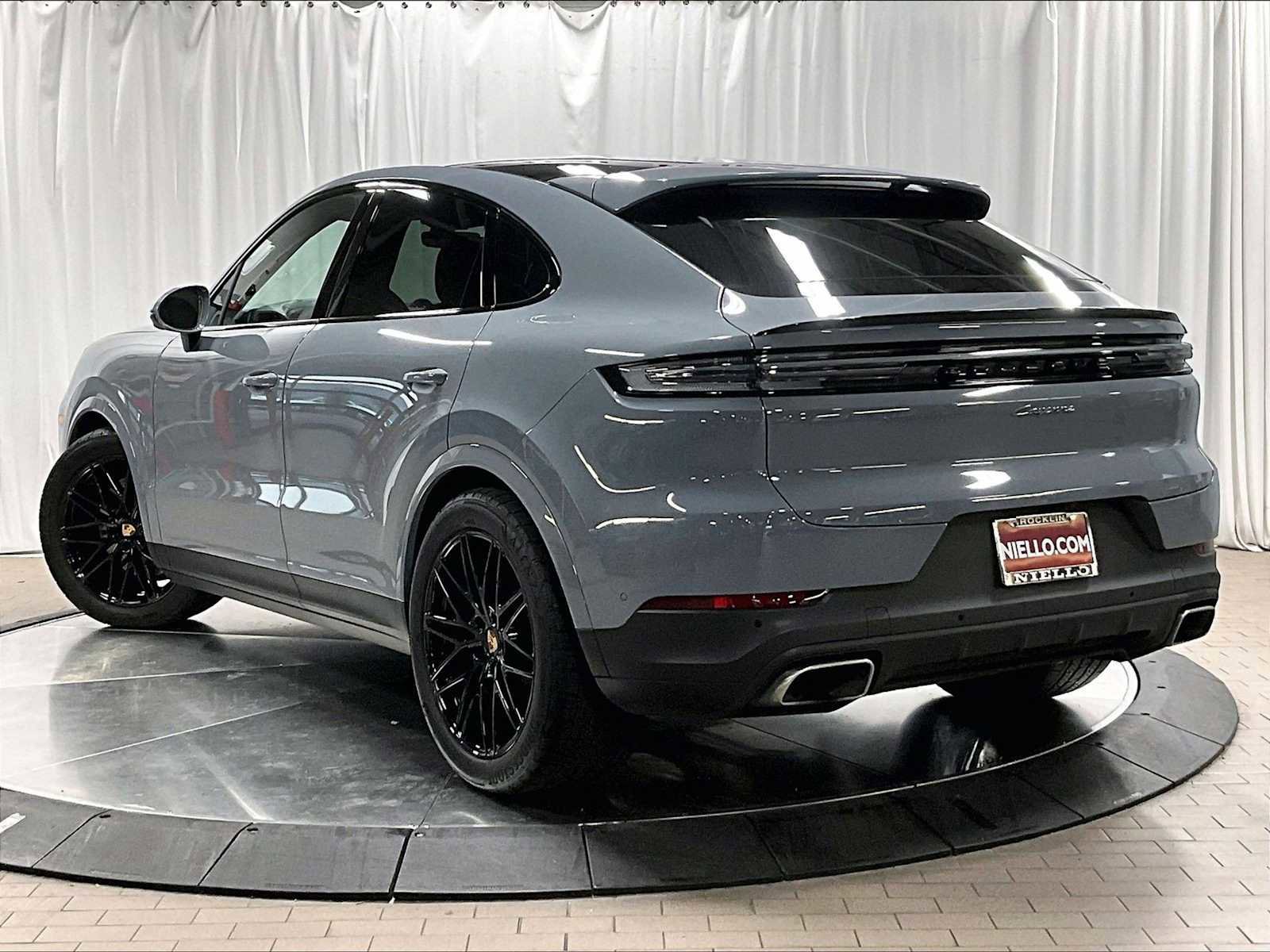 Used 2025 Porsche Cayenne Coupe image 3