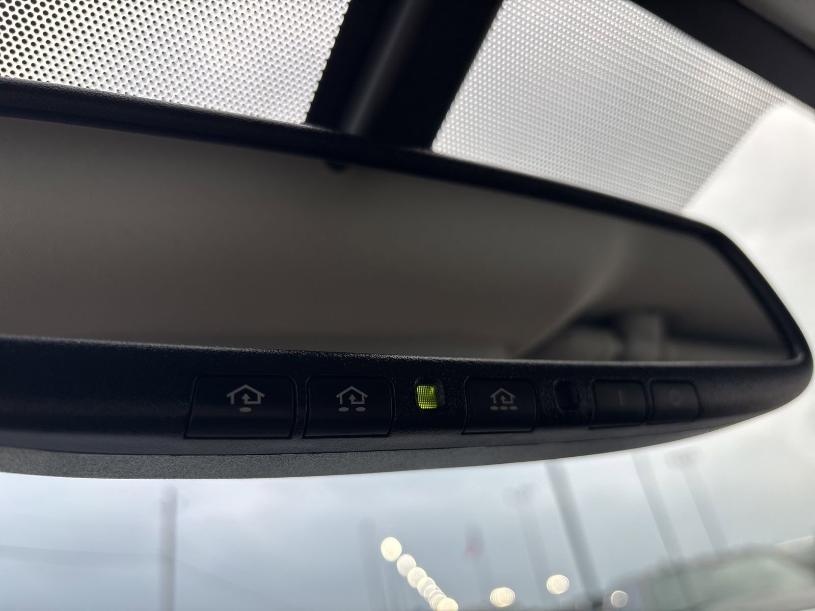 Used 2018 Nissan Titan SV w/ SV Convenience Package AWD/4WD image 18