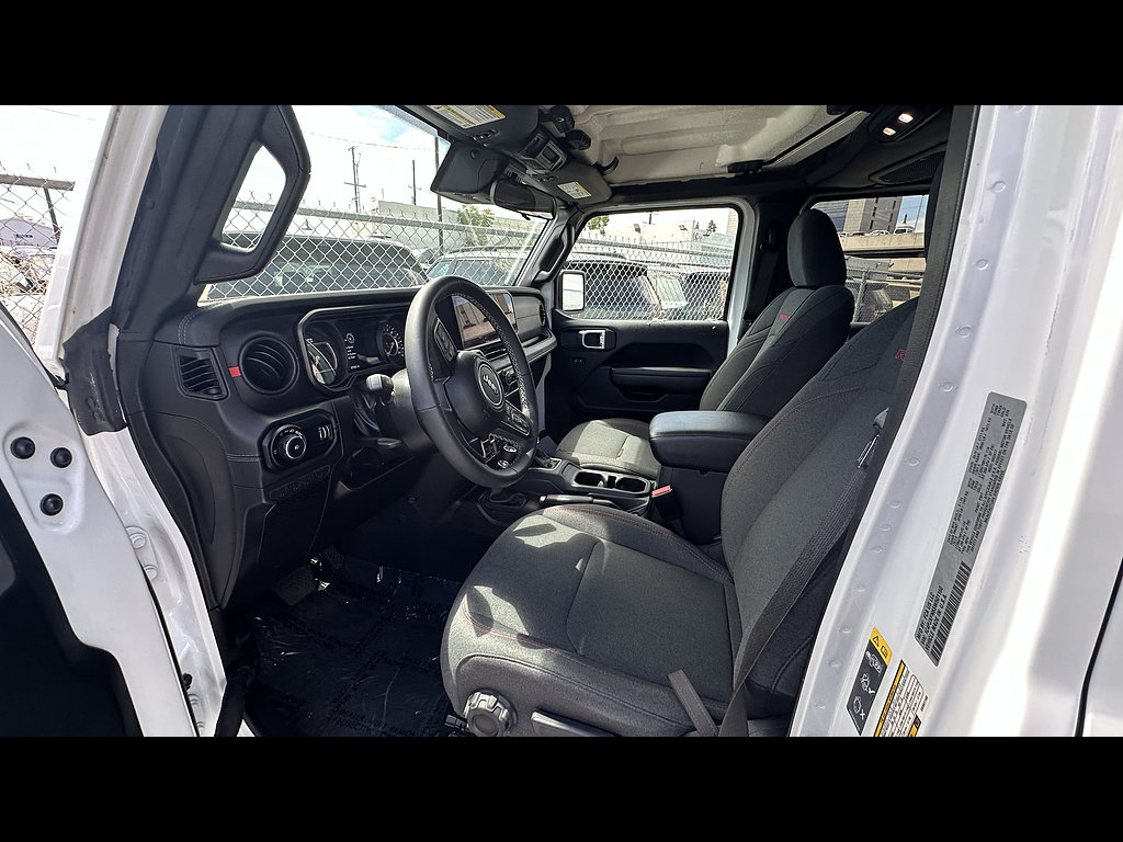 Used 2025 Jeep Wrangler Unlimited Rubicon AWD/4WD image 4
