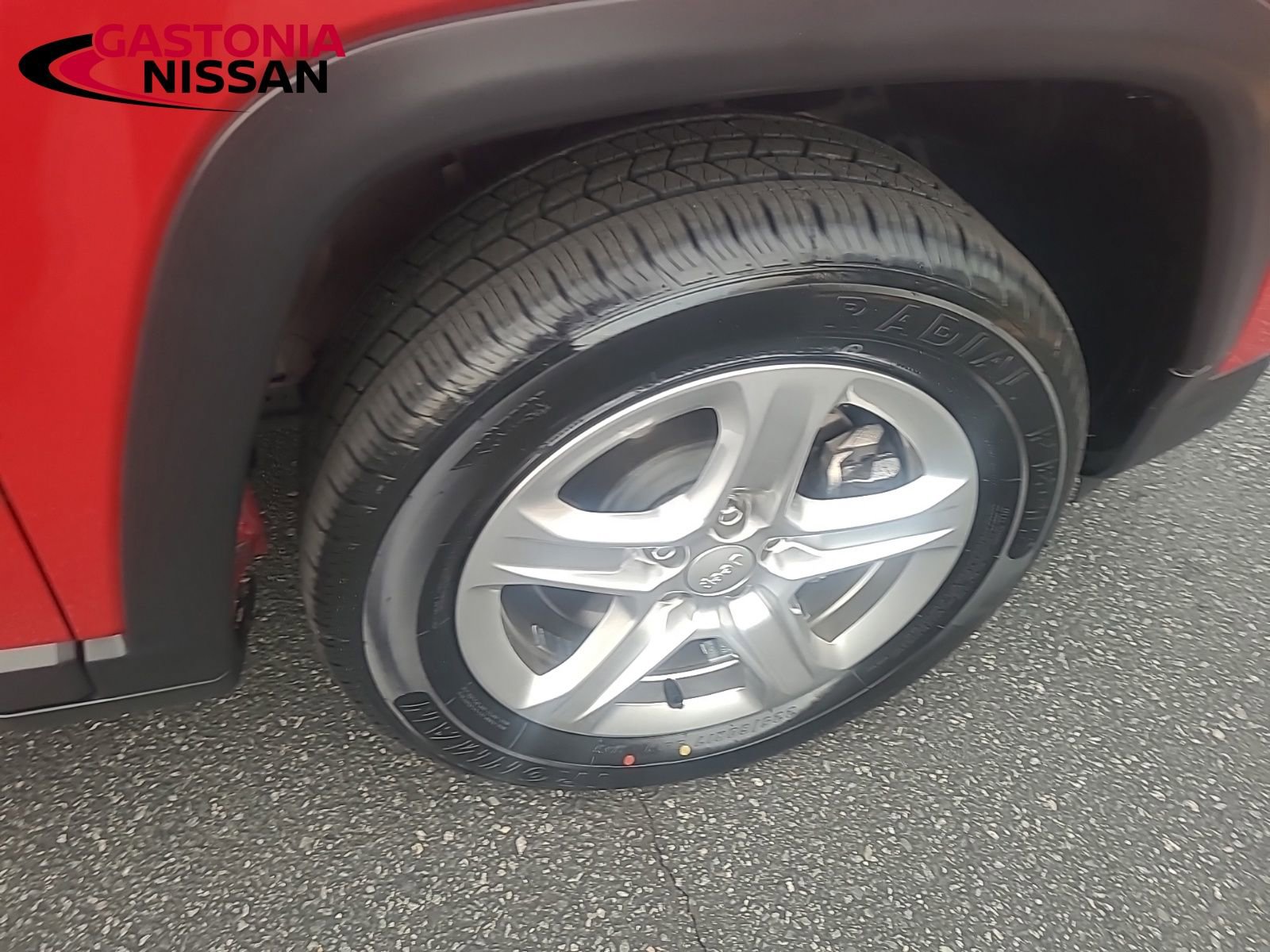 Used 2024 Jeep Compass Latitude image 15