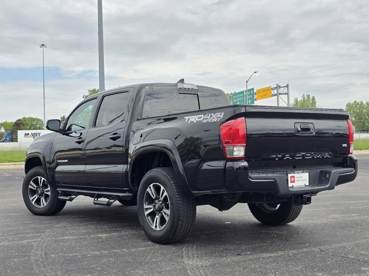 Certified 2017 Toyota Tacoma TRD Sport AWD/4WD image 13