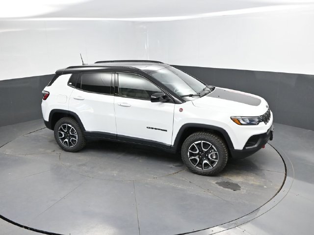 New 2026 Jeep Compass Trailhawk w/ Sun, Sound & Navigation Group AWD/4WD image 32