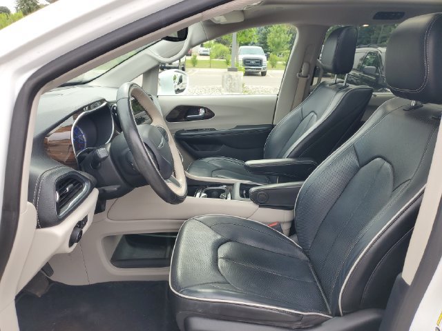 Used 2021 Chrysler Pacifica Limited w/ Uconnect Theater Family Group FWD image 15