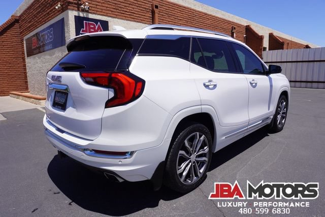 Used 2020 GMC Terrain Denali w/ Denali Premium Package FWD image 3
