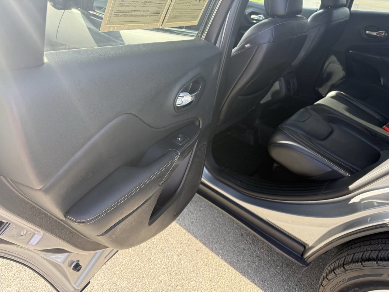 Used 2015 Jeep Cherokee Limited AWD/4WD image 13