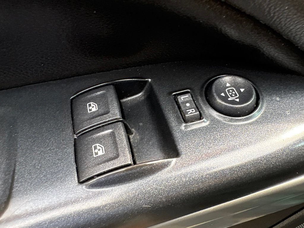 Used 2015 Chevrolet Colorado LT w/ Luxury Package AWD/4WD image 15