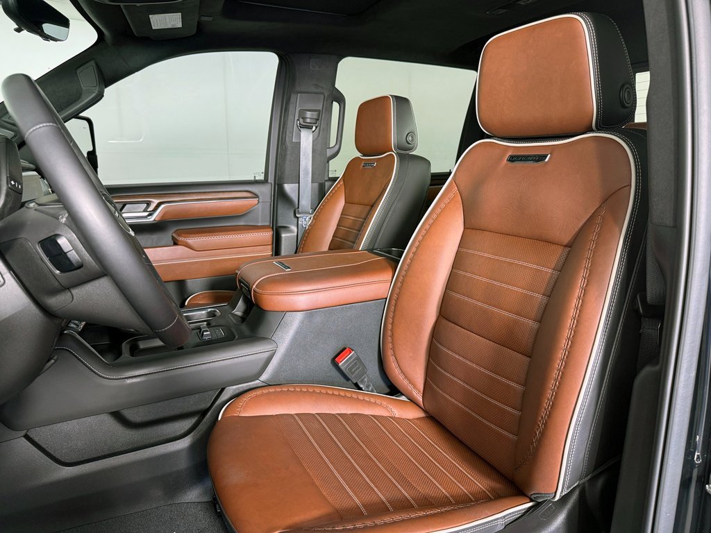 Used 2024 GMC Sierra 3500 Denali Ultimate image 28