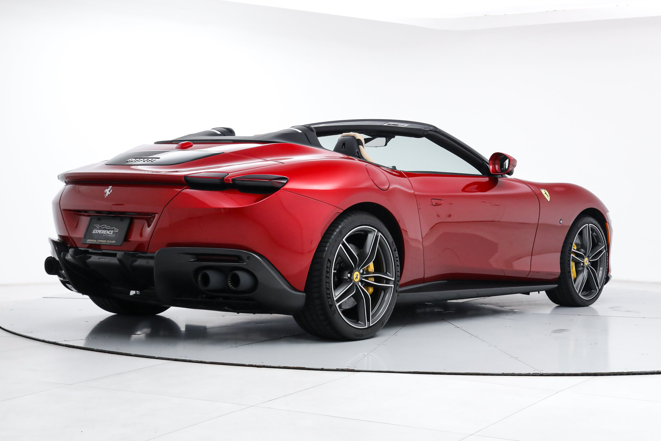 Certified 2025 Ferrari Roma Spider RWD image 2