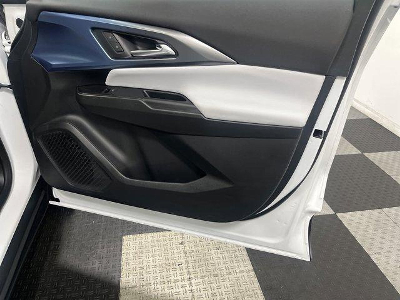 New 2026 Chevrolet Equinox EV LT AWD/4WD image 18