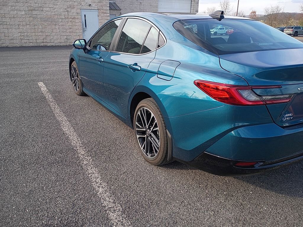 Used 2025 Toyota Camry XLE w/ Premium Plus Package AWD/4WD image 3