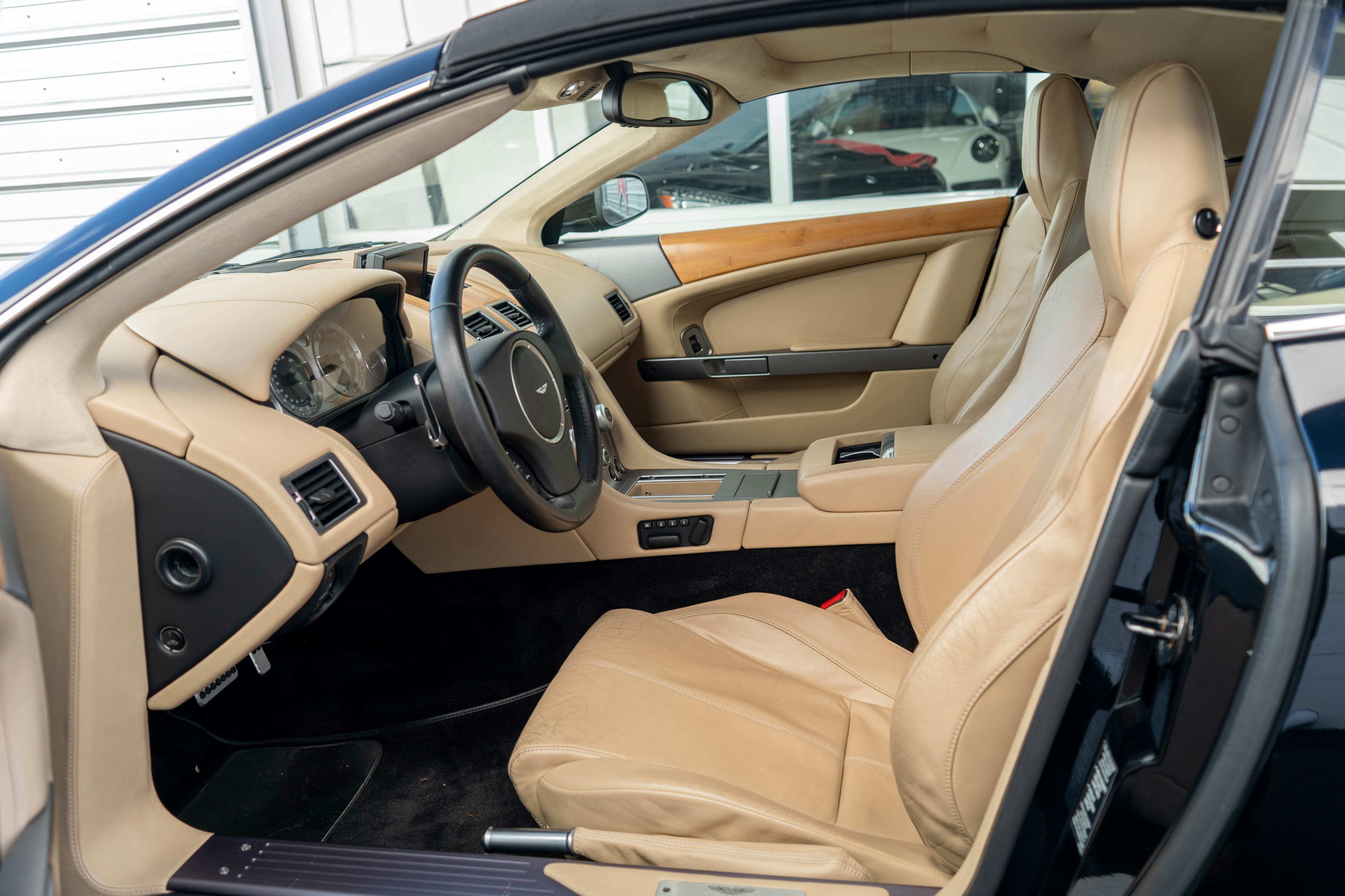 Used 2009 Aston Martin DB9 Volante image 11