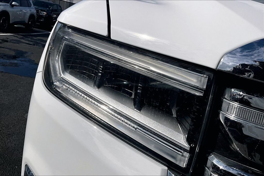 Used 2022 GMC Acadia SLT w/ Technology Package FWD image 32
