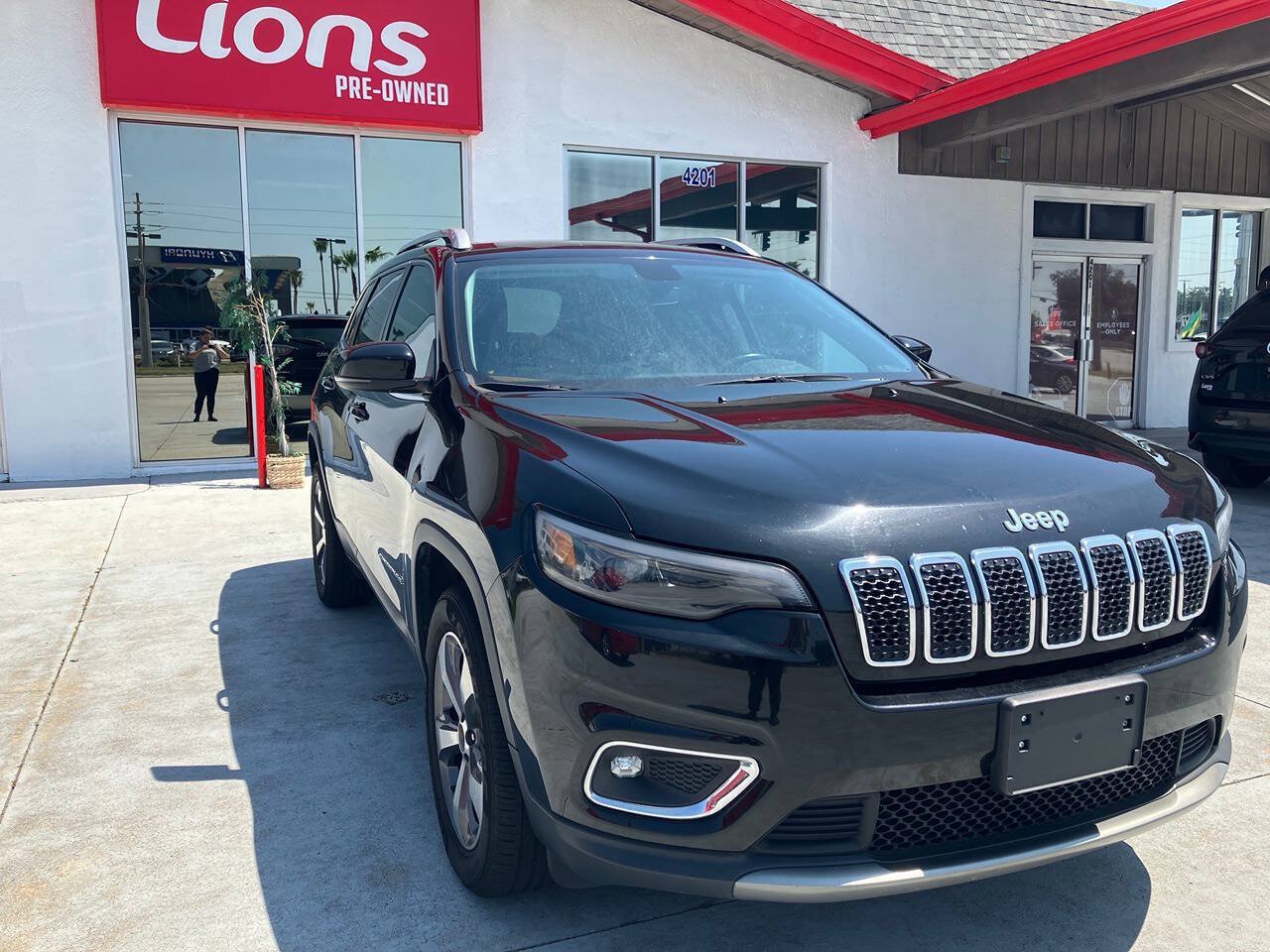 Used 2019 Jeep Cherokee Limited AWD/4WD image 10