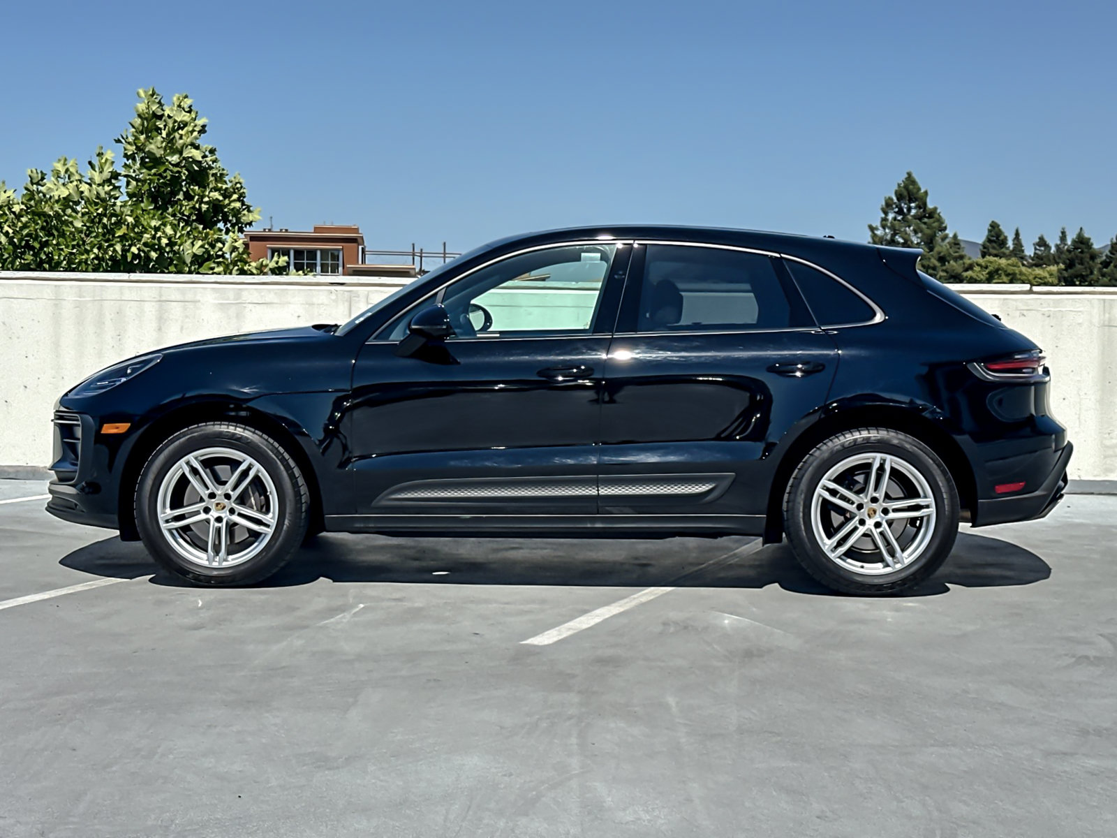 Used 2024 Porsche Macan AWD/4WD image 3