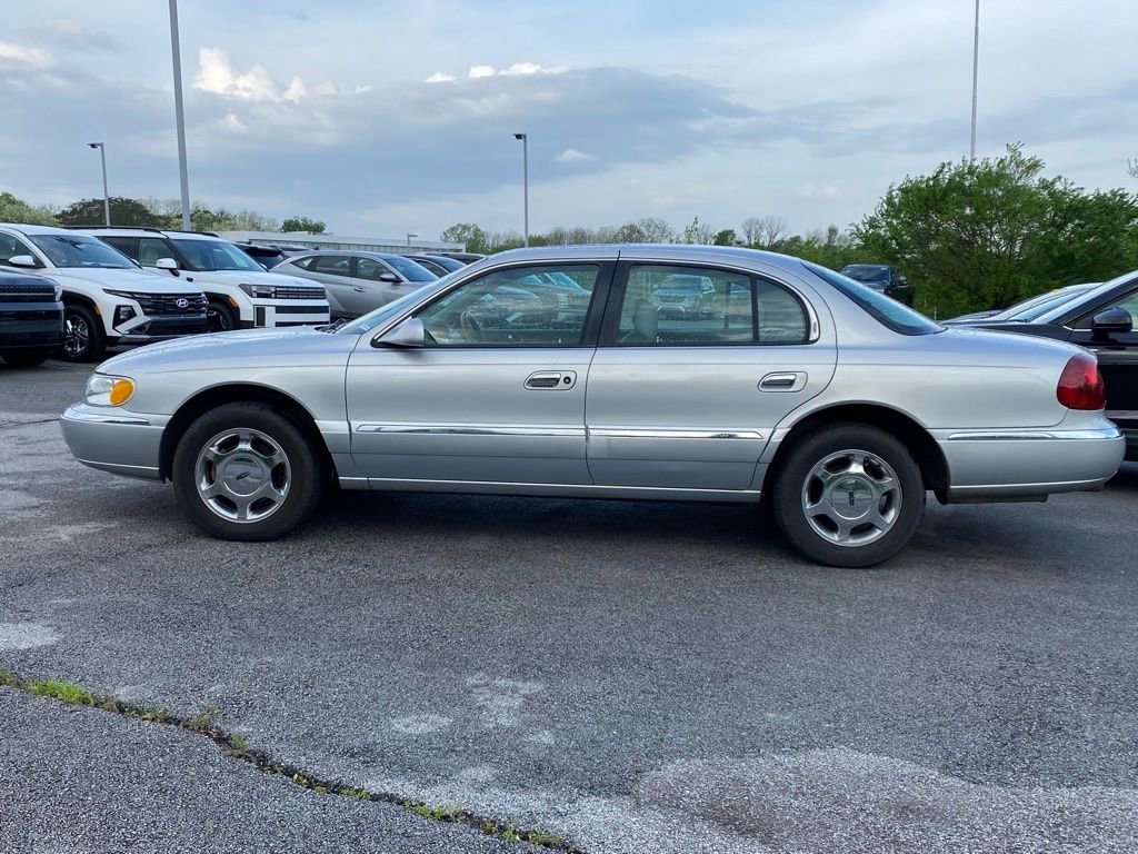 Used 2002 Lincoln Continental image 4
