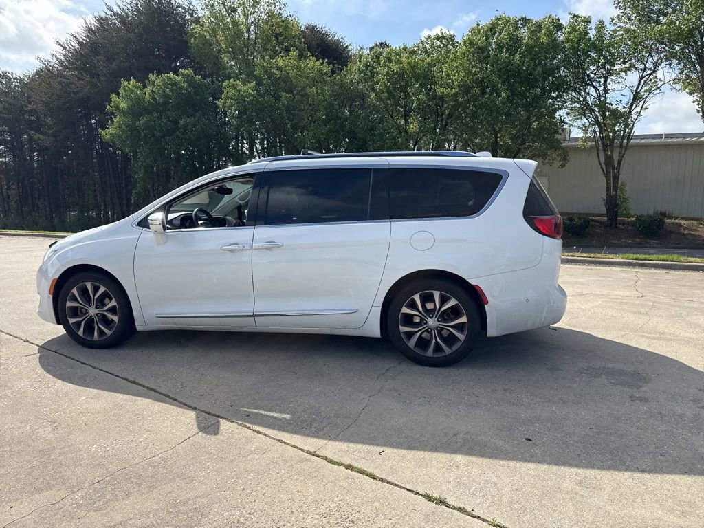 Used 2017 Chrysler Pacifica Limited image 10