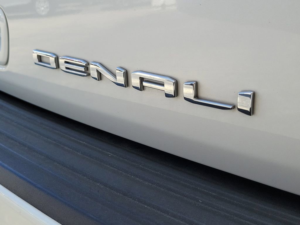 Used 2021 GMC Yukon XL Denali w/ Denali Premium Package image 8