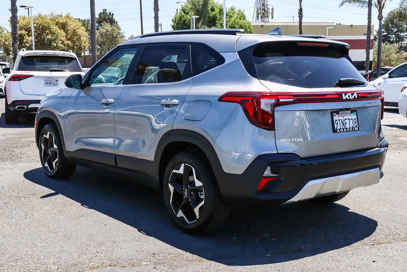 Used 2025 Kia Seltos EX FWD image 9