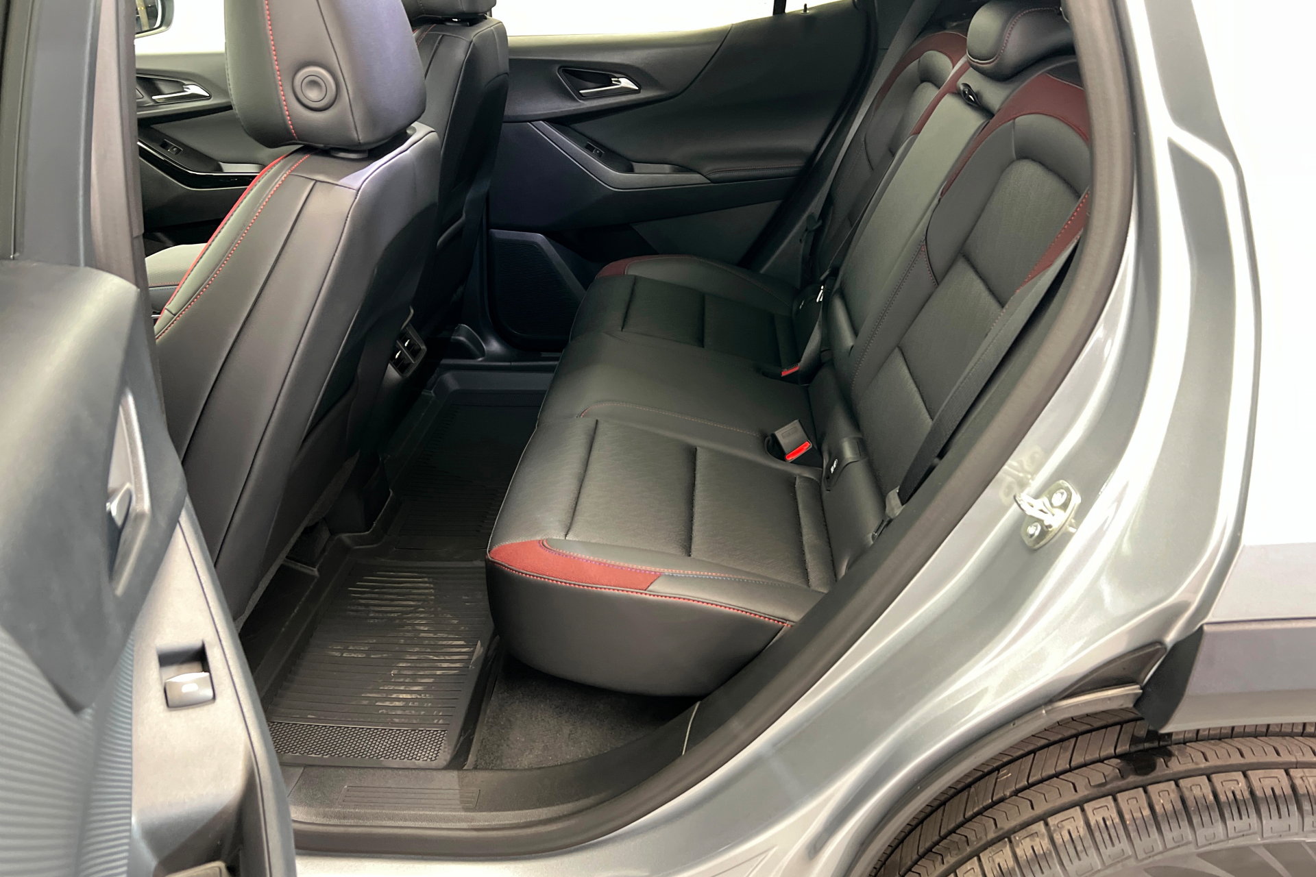 New 2026 Chevrolet Equinox RS w/ Convenience Package III AWD/4WD image 22