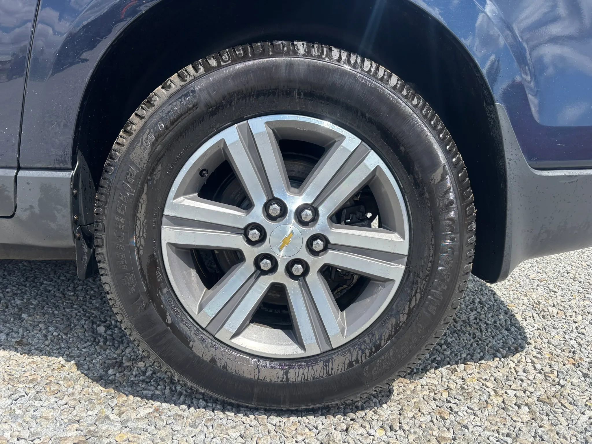 Used 2015 Chevrolet Traverse LT image 2