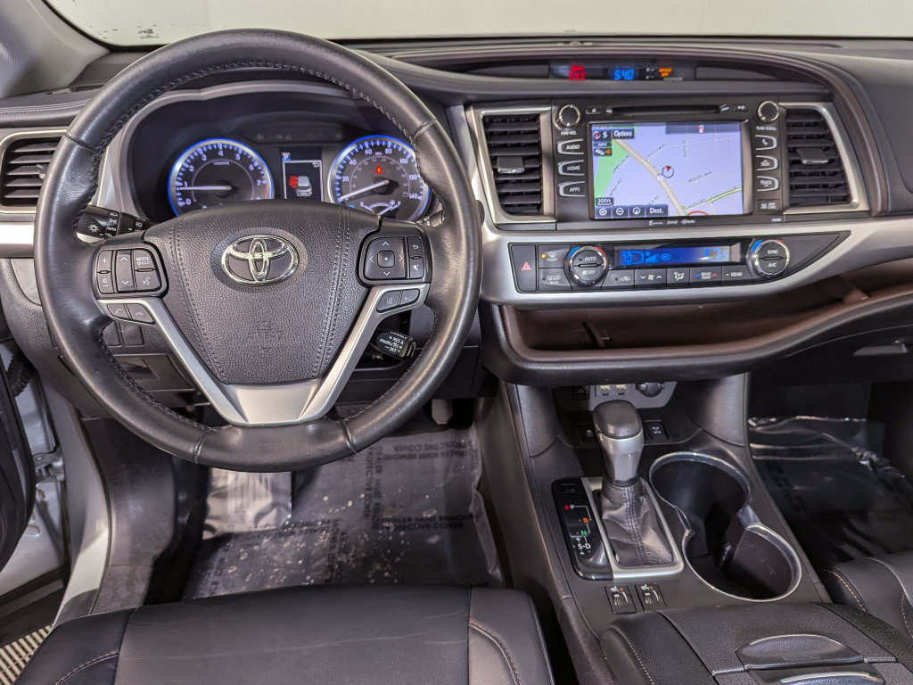 Used 2019 Toyota Highlander XLE AWD/4WD image 18