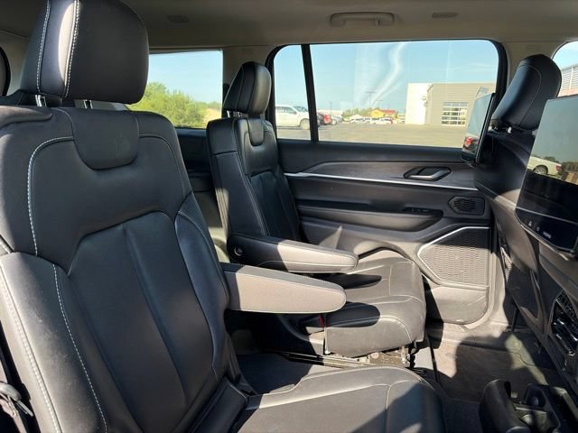 Used 2023 Jeep Grand Cherokee L Limited w/ Rear Seat Video Group I AWD/4WD image 9