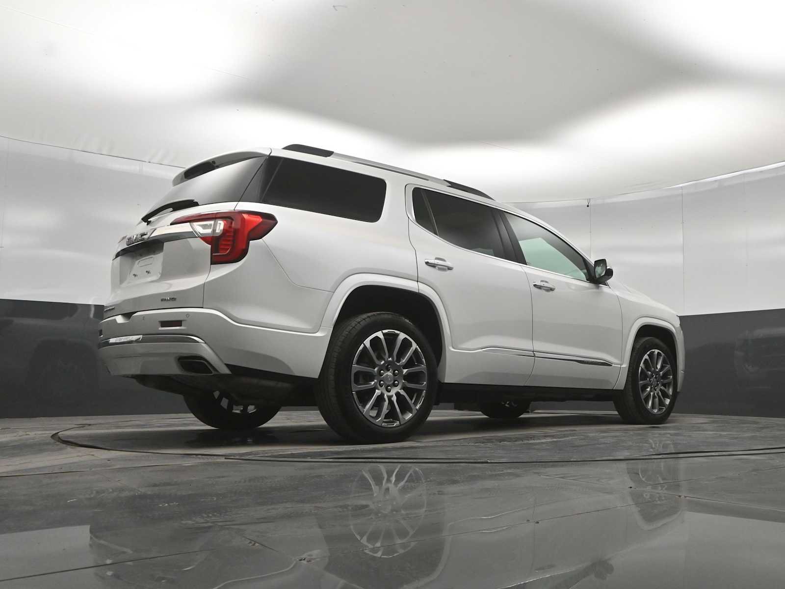 Used 2022 GMC Acadia Denali w/ Denali Ultimate Package AWD/4WD image 36