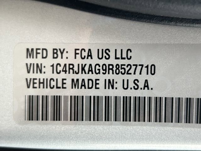 Used 2024 Jeep Grand Cherokee L Laredo image 32