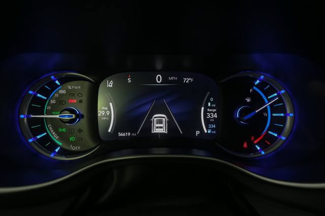 Used 2023 Chrysler Pacifica Touring-L FWD image 34