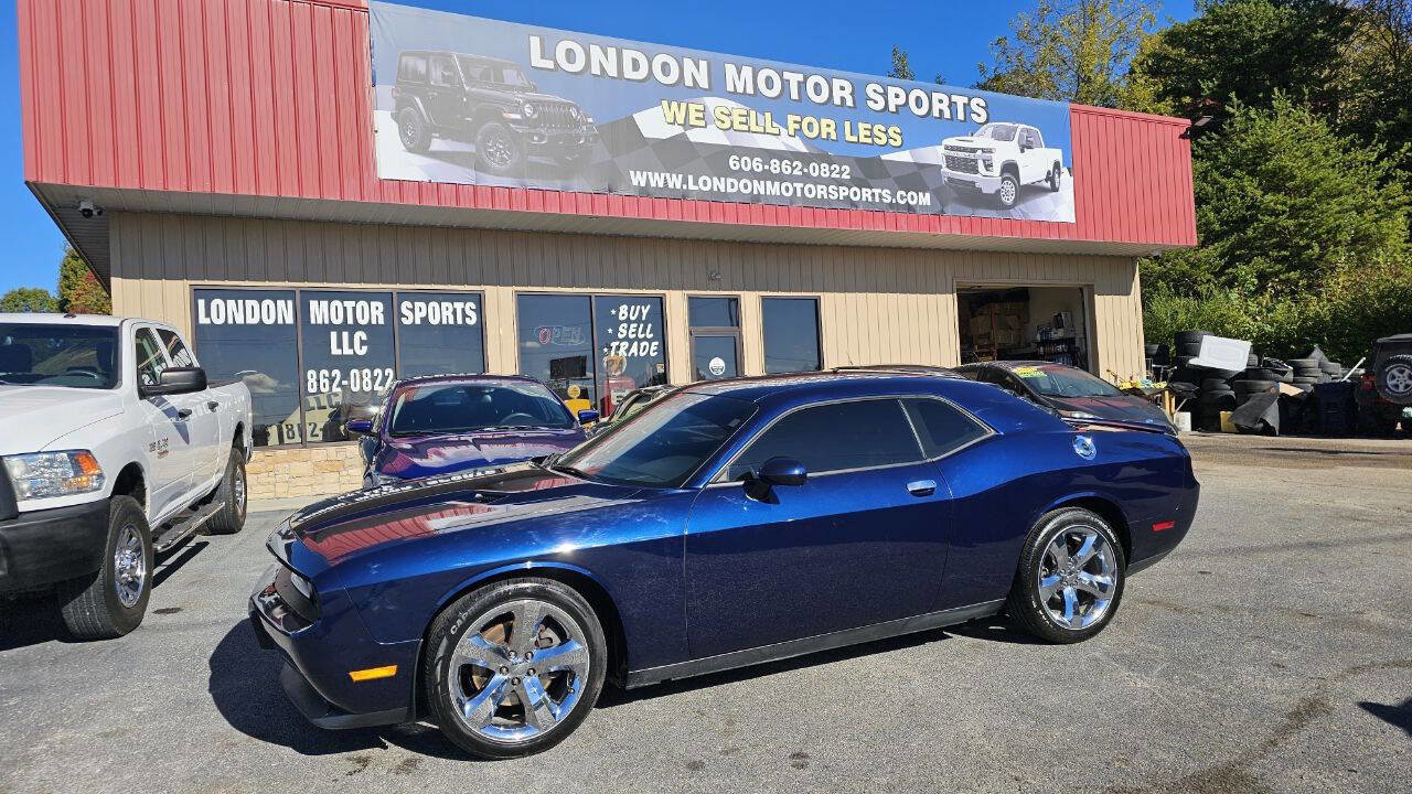 Used 2013 Dodge Challenger SXT Plus image 2