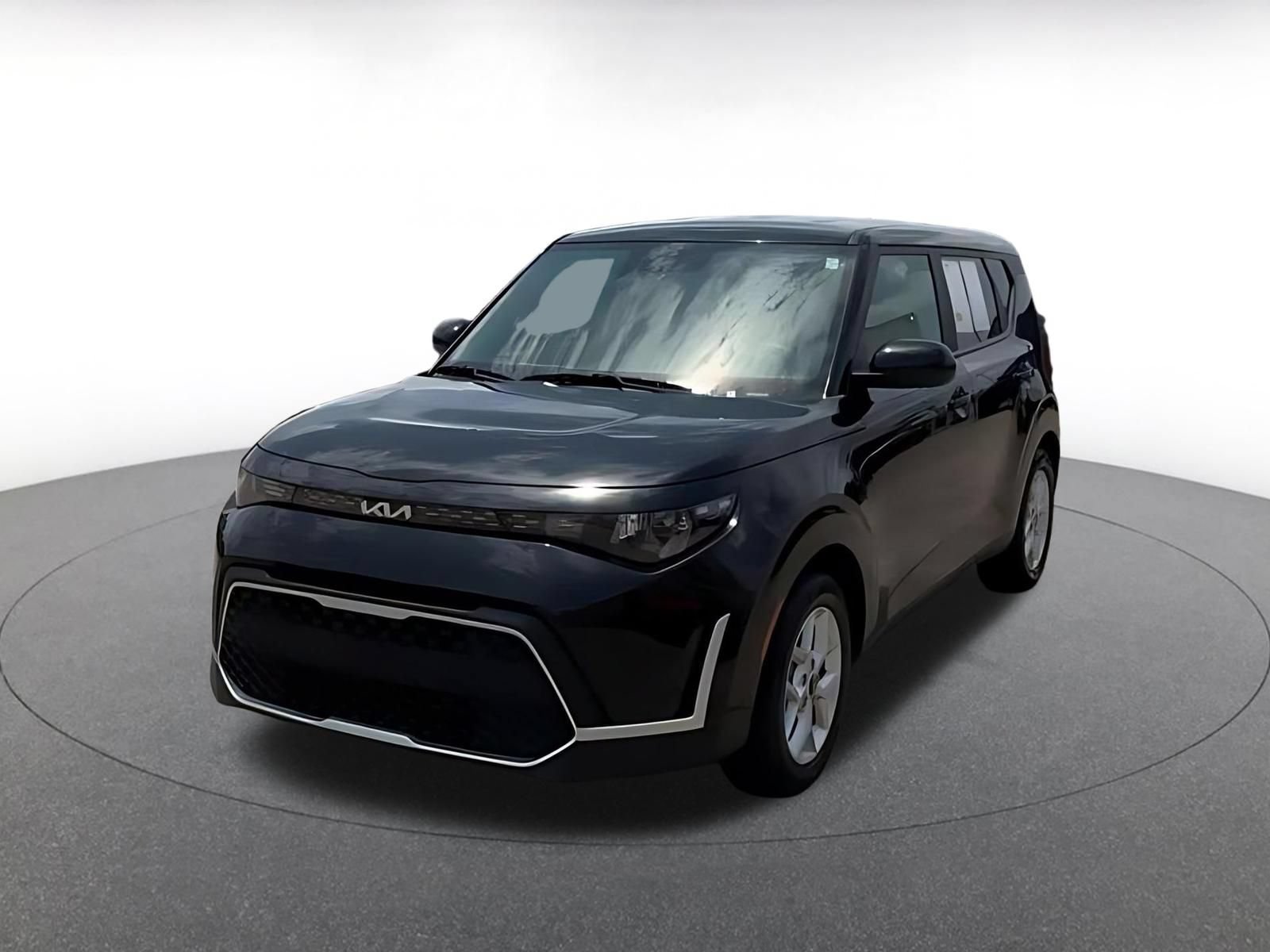 Used 2025 Kia Soul LX w/ LX Technology Package FWD image 5