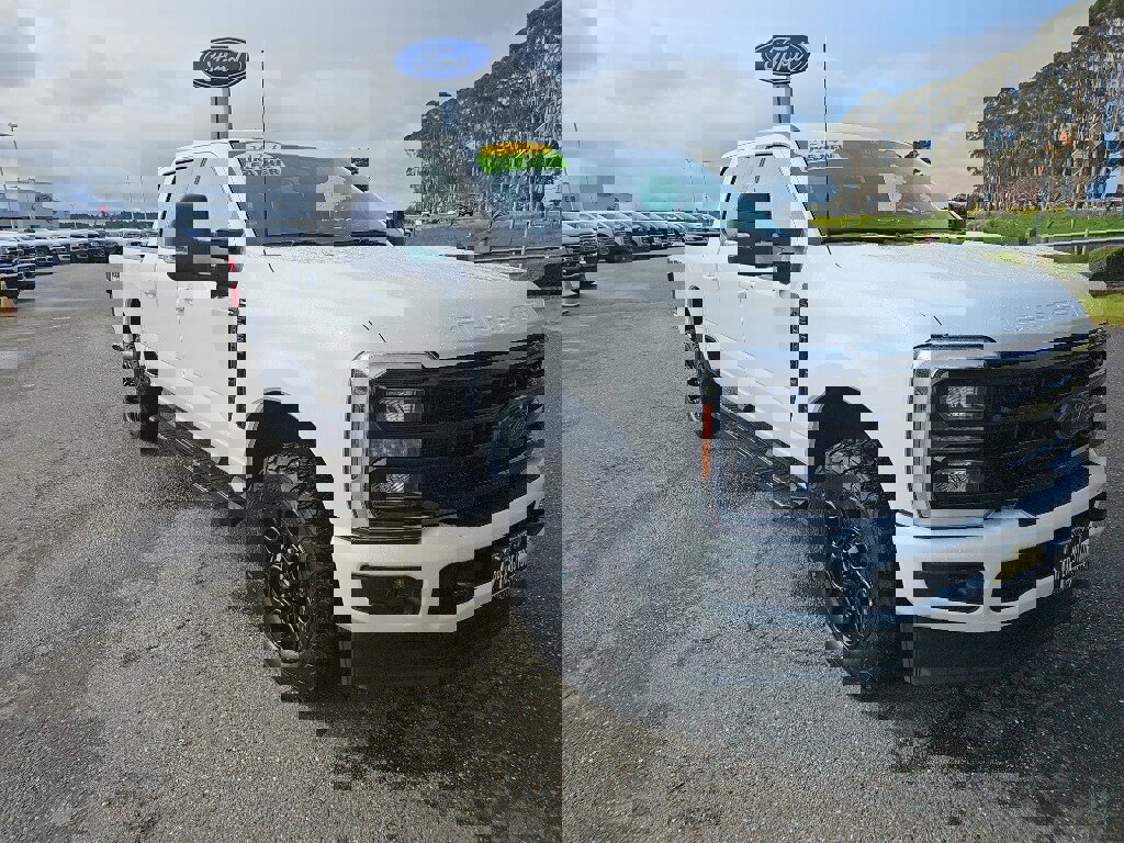 Used 2024 Ford F250 Lariat w/ Black Appearance Package image 8