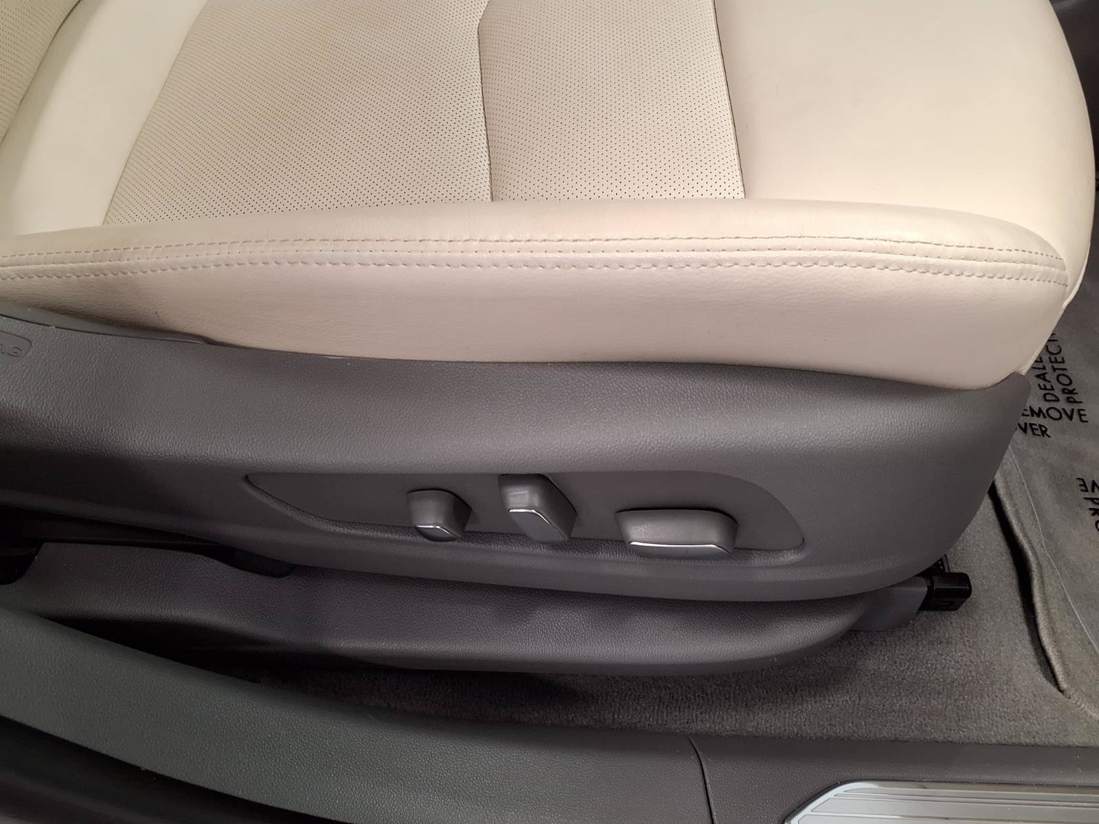 Certified 2025 Cadillac XT5 Premium Luxury FWD image 11