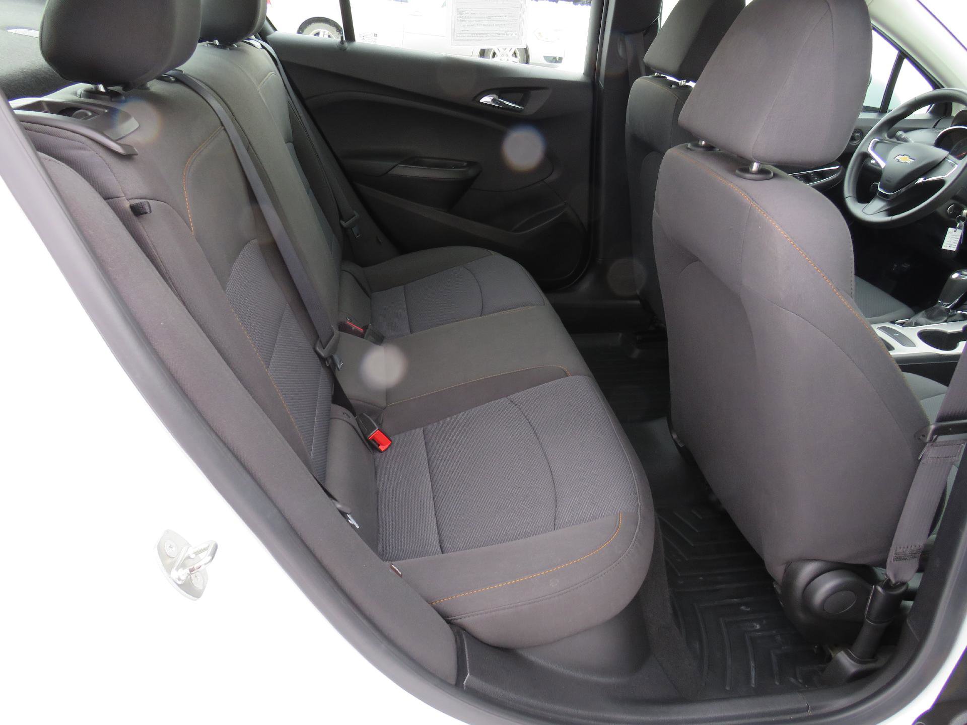 Used 2018 Chevrolet Cruze LS image 9