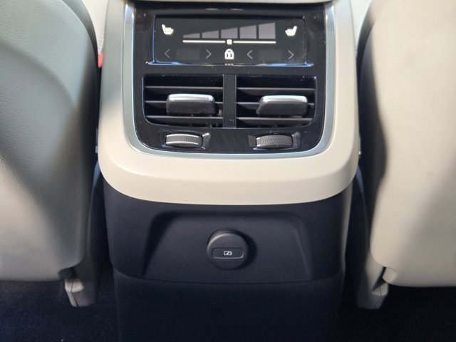 Used 2025 Volvo XC90 T8 Ultra w/ Protection Package Premier image 30