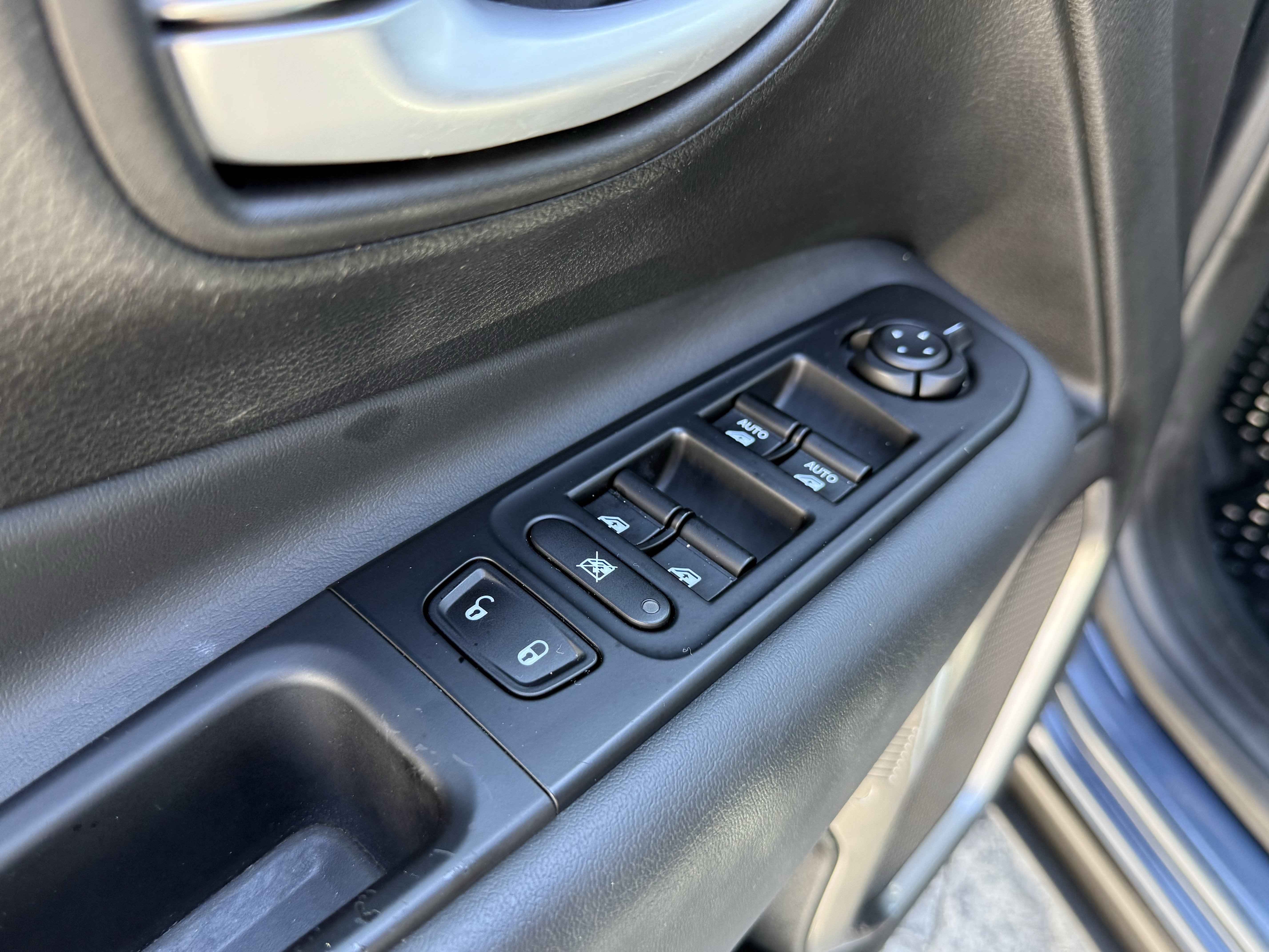 Used 2023 Jeep Renegade Latitude AWD/4WD image 11
