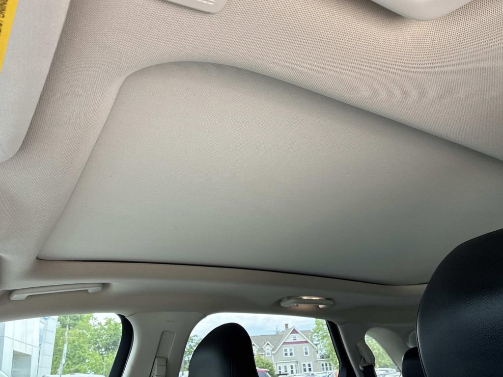 Used 2019 Ford Edge Titanium w/ Equipment Group 301A AWD/4WD image 25