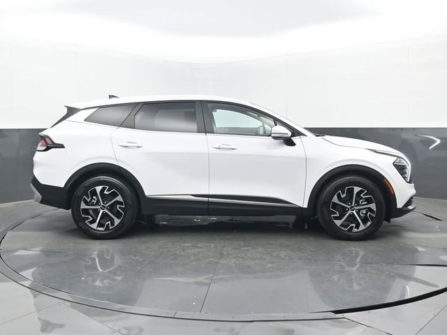 Used 2025 Kia Sportage EX FWD image 2