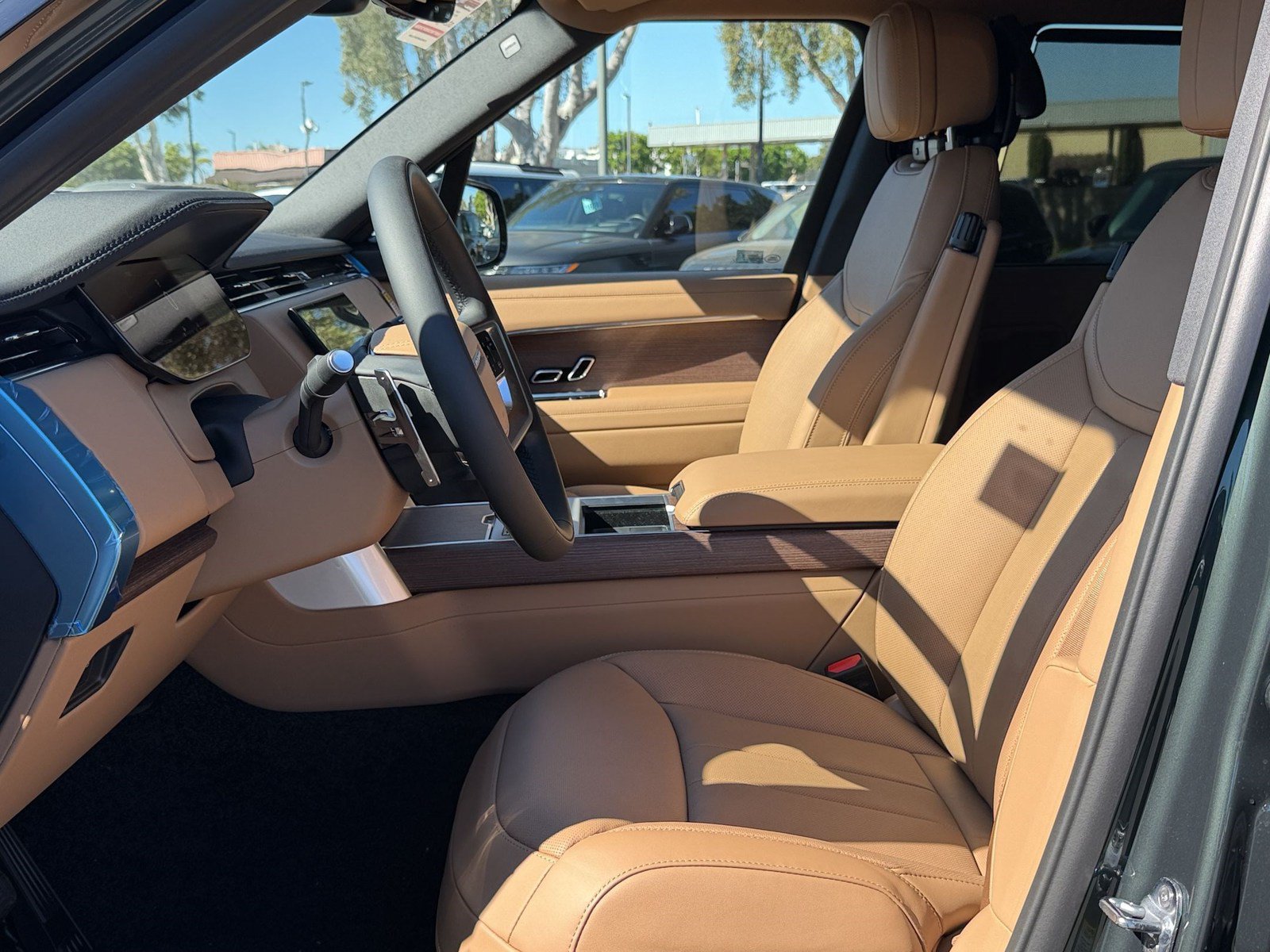 New 2026 Land Rover Range Rover Long Wheelbase SE AWD/4WD image 28